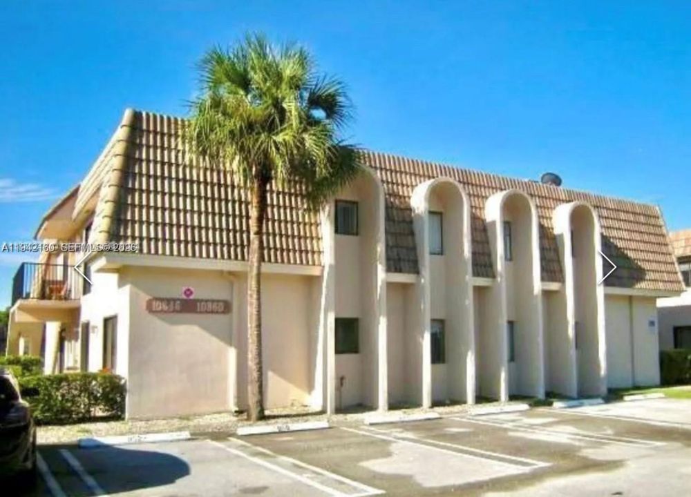 For Sale: $187,000 (2 beds, 1 baths, 752 Square Feet)