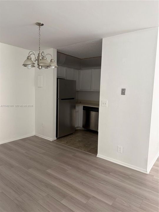 For Sale: $187,000 (2 beds, 1 baths, 752 Square Feet)