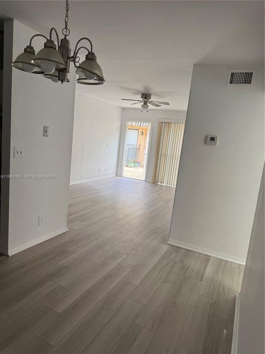 For Sale: $187,000 (2 beds, 1 baths, 752 Square Feet)