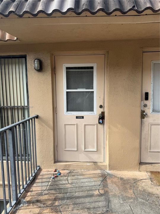 For Sale: $187,000 (2 beds, 1 baths, 752 Square Feet)