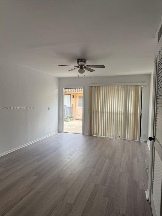 For Sale: $187,000 (2 beds, 1 baths, 752 Square Feet)
