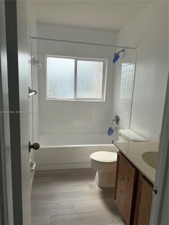 For Sale: $187,000 (2 beds, 1 baths, 752 Square Feet)