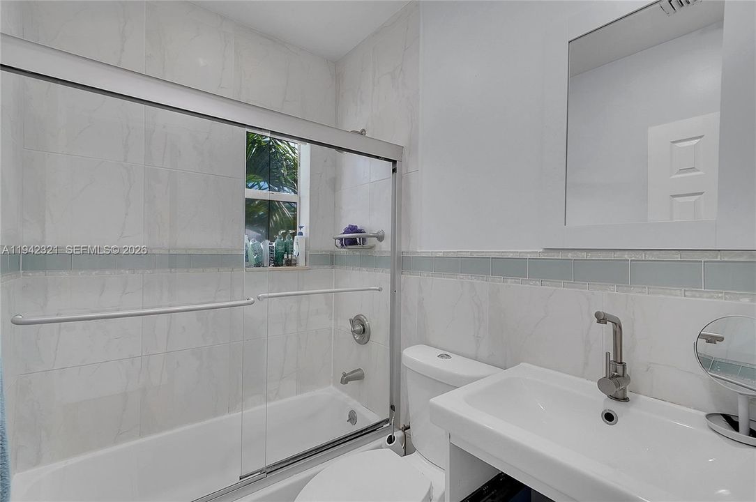 Recientemente alquilado: $3,400 (3 camas, 2 baños, 1299 Pies cuadrados)
