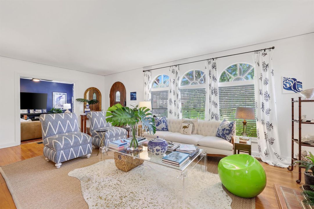 325 Greymon Drive - 7.jpg-FULL