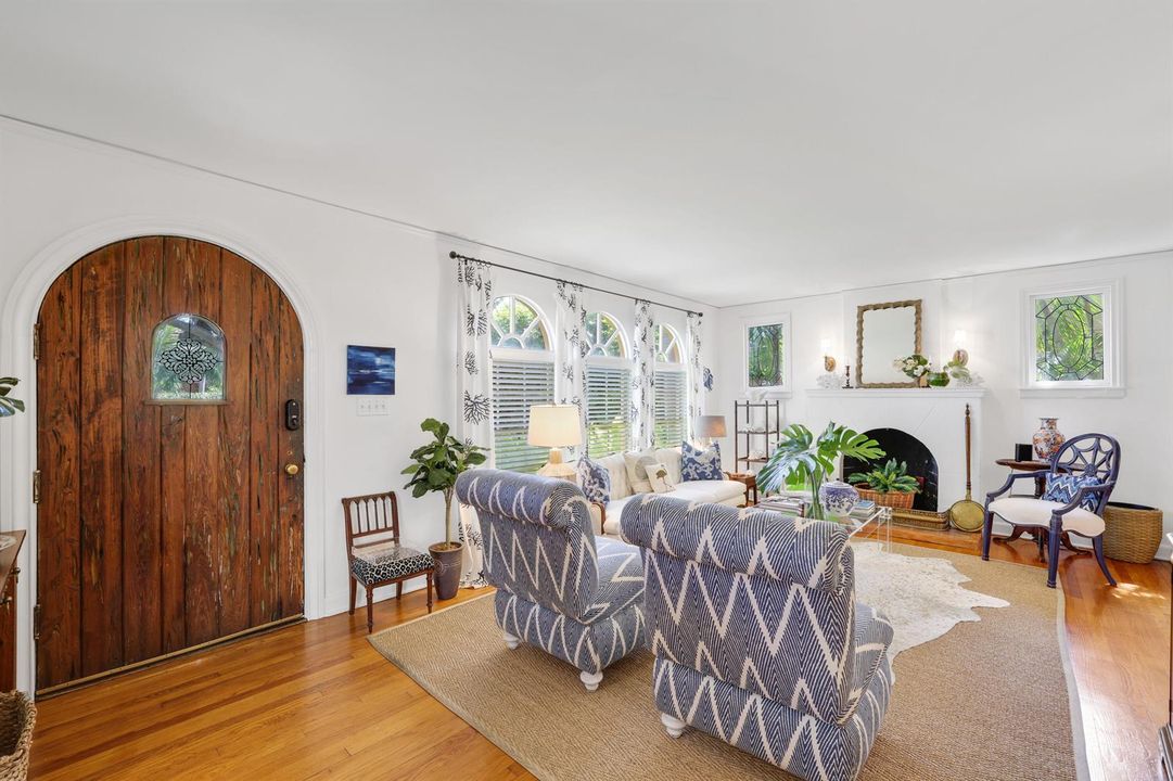 325 Greymon Drive - 5.jpg-FULL