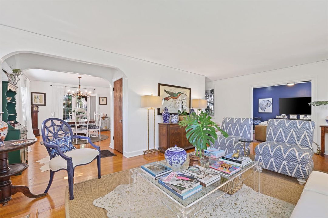 325 Greymon Drive - 8.jpg-FULL