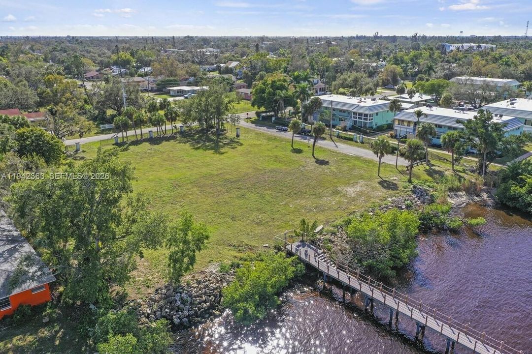 En Venta: $1,400,000 (1.19 acres)