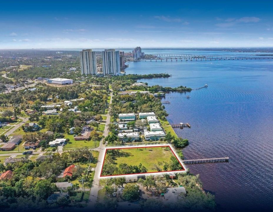 En Venta: $1,400,000 (1.19 acres)