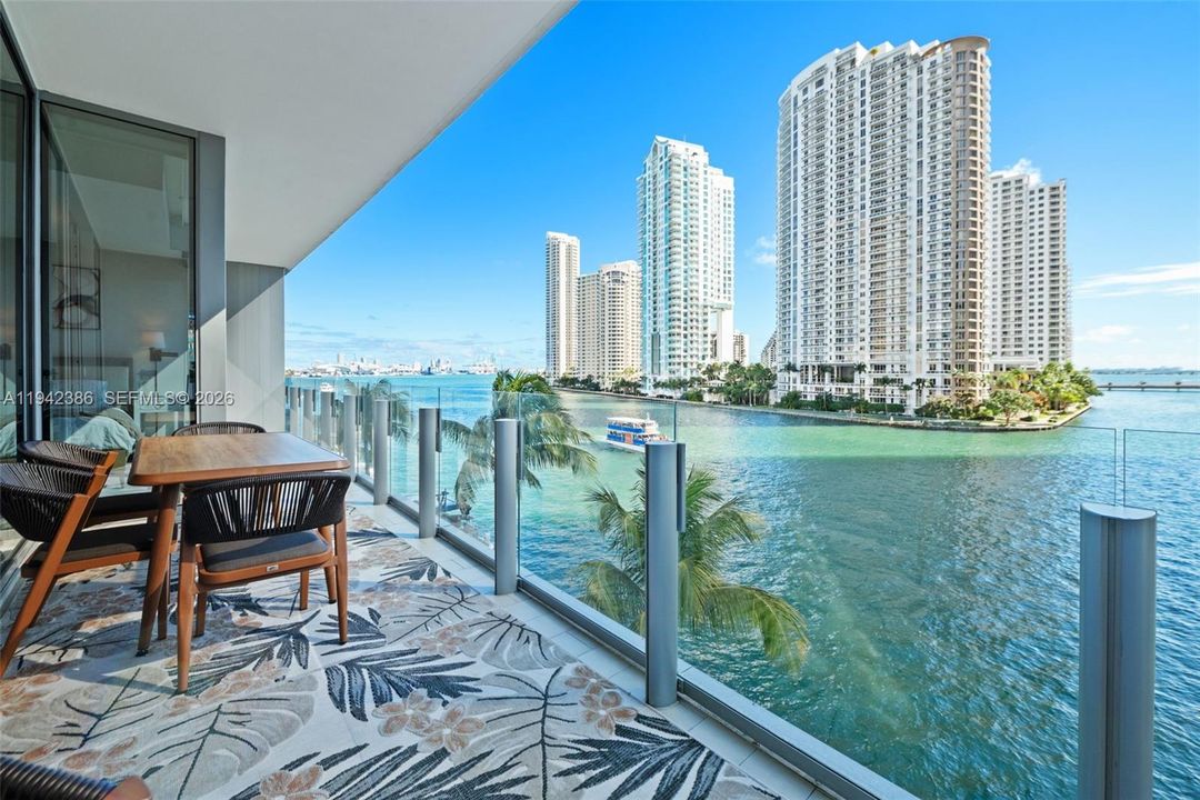 Active With Contract: $2,599,000 (3 beds, 3 baths, 1829 Square Feet)