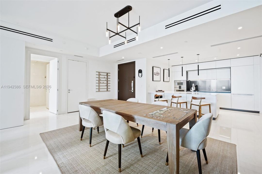 Active With Contract: $2,599,000 (3 beds, 3 baths, 1829 Square Feet)