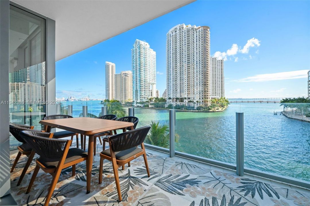 Active With Contract: $2,599,000 (3 beds, 3 baths, 1829 Square Feet)