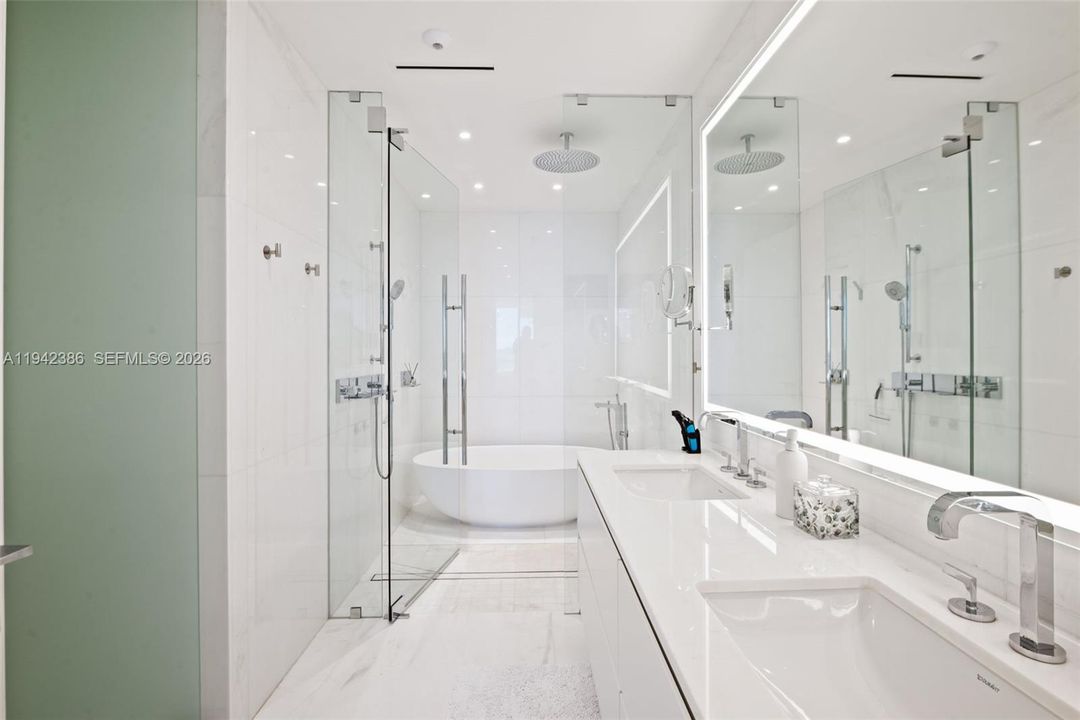 Active With Contract: $2,599,000 (3 beds, 3 baths, 1829 Square Feet)