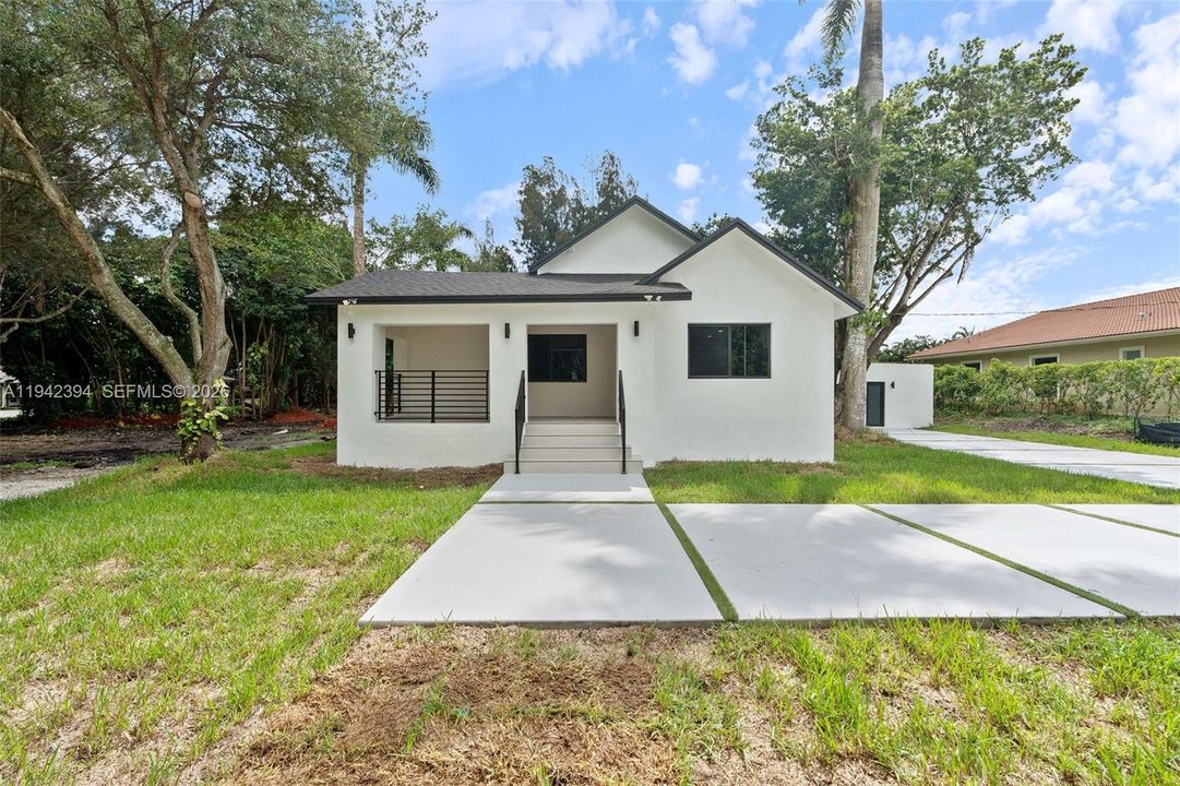 Active With Contract: $1,225,000 (5 beds, 4 baths, 3214 Square Feet)