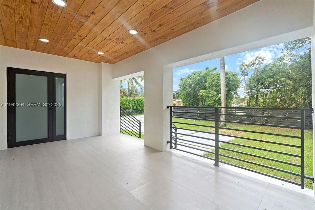Active With Contract: $1,225,000 (5 beds, 4 baths, 3214 Square Feet)