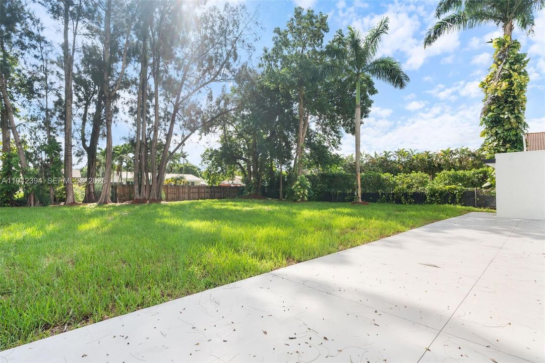 Active With Contract: $1,225,000 (5 beds, 4 baths, 3214 Square Feet)