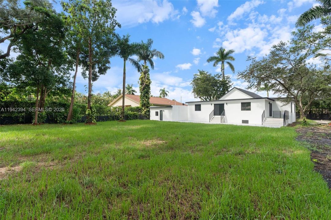 Active With Contract: $1,225,000 (5 beds, 4 baths, 3214 Square Feet)