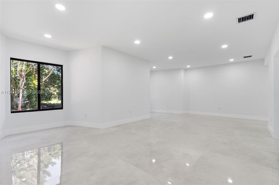 Active With Contract: $1,225,000 (5 beds, 4 baths, 3214 Square Feet)
