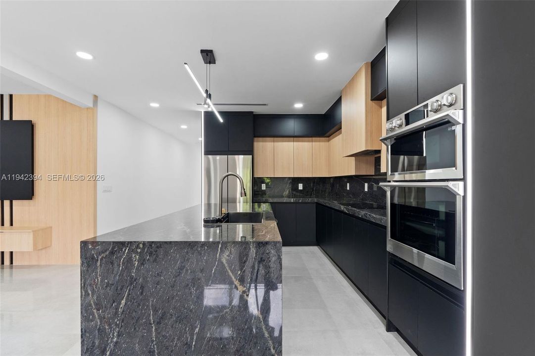 Active With Contract: $1,225,000 (5 beds, 4 baths, 3214 Square Feet)