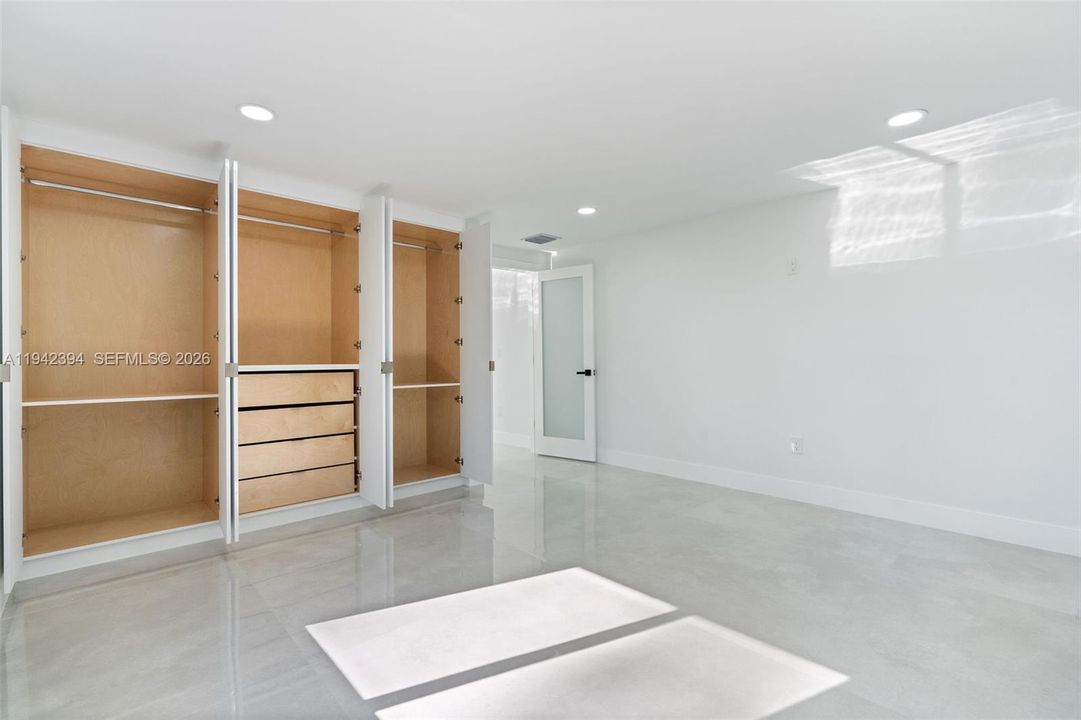 Active With Contract: $1,225,000 (5 beds, 4 baths, 3214 Square Feet)
