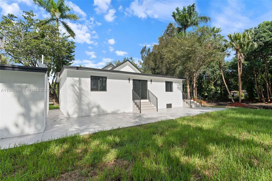 Active With Contract: $1,225,000 (5 beds, 4 baths, 3214 Square Feet)