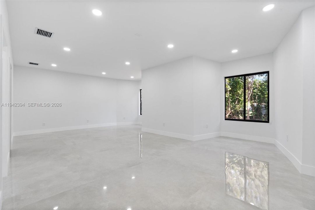 Active With Contract: $1,225,000 (5 beds, 4 baths, 3214 Square Feet)