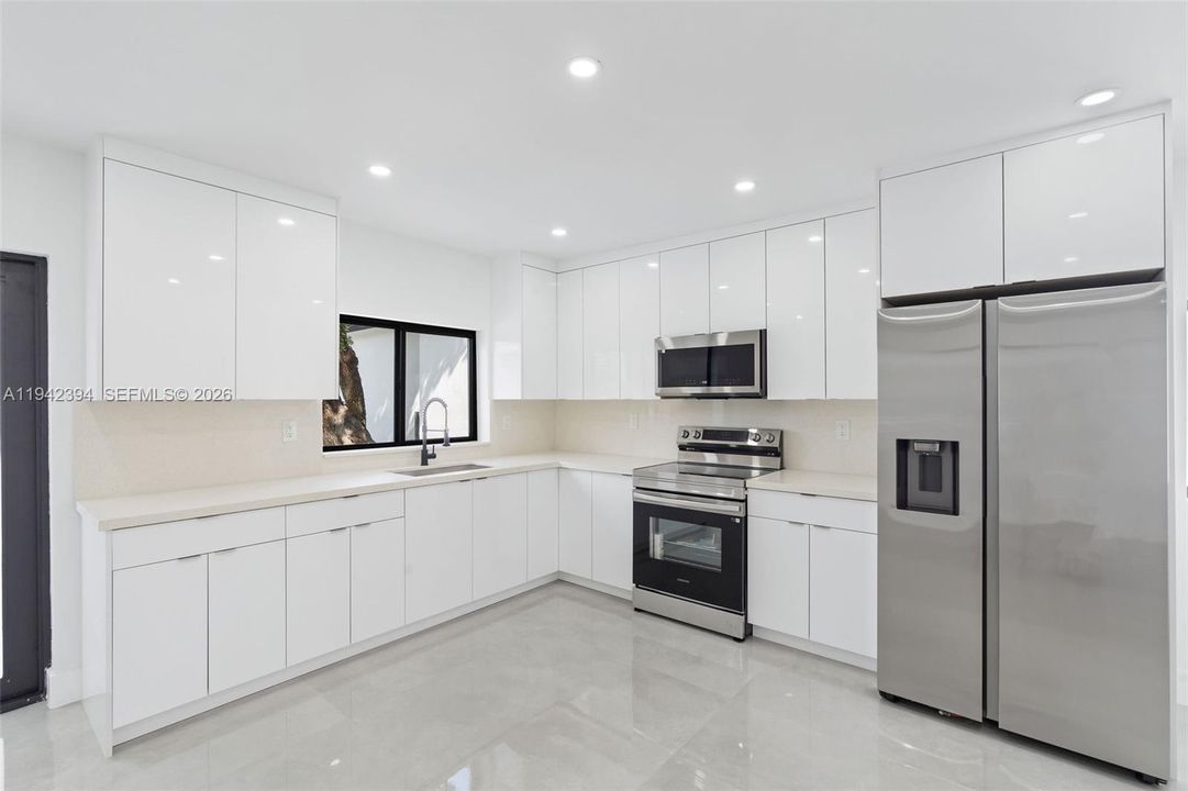 Active With Contract: $1,225,000 (5 beds, 4 baths, 3214 Square Feet)