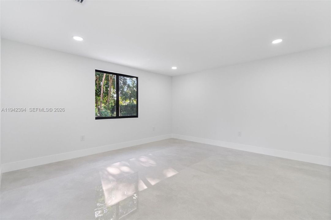 Active With Contract: $1,225,000 (5 beds, 4 baths, 3214 Square Feet)