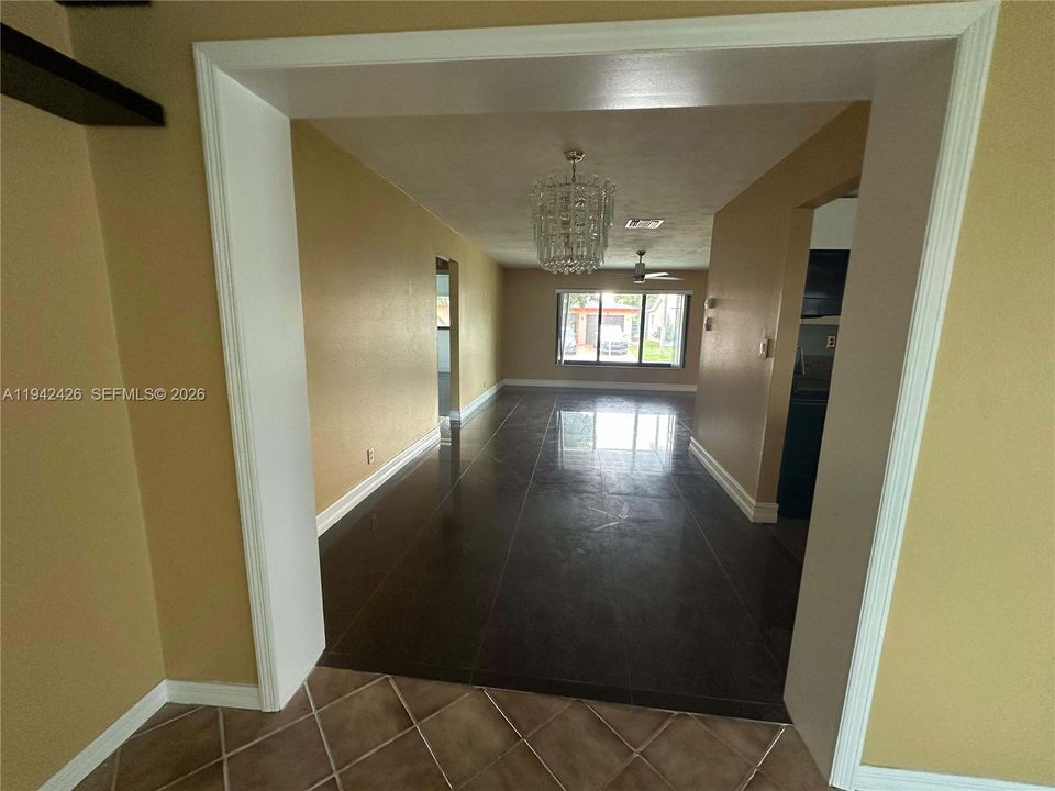 En Venta: $370,000 (2 camas, 2 baños, 1579 Pies cuadrados)