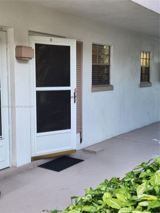 For Sale: $170,000 (2 beds, 1 baths, 930 Square Feet)