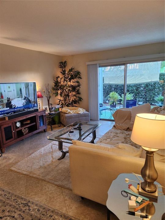 For Sale: $170,000 (2 beds, 1 baths, 930 Square Feet)