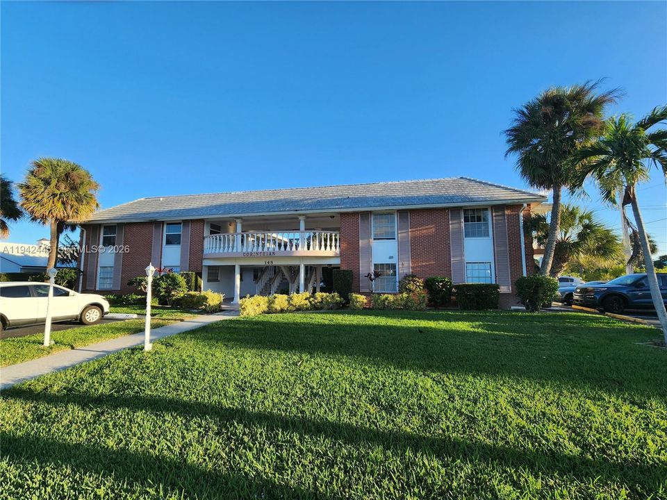 For Sale: $170,000 (2 beds, 1 baths, 930 Square Feet)
