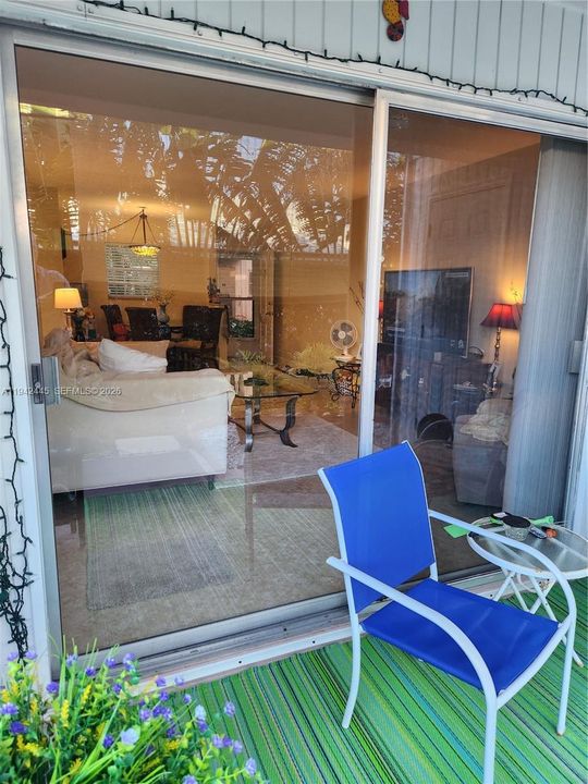 For Sale: $170,000 (2 beds, 1 baths, 930 Square Feet)