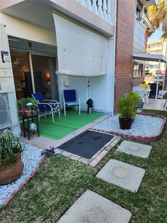 For Sale: $170,000 (2 beds, 1 baths, 930 Square Feet)
