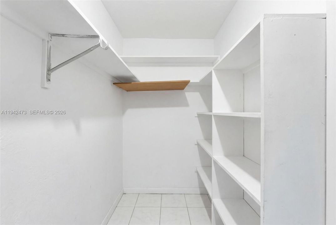 На продажу: $220,000 (2 спален, 2 ванн, 1464 Квадратных фут)