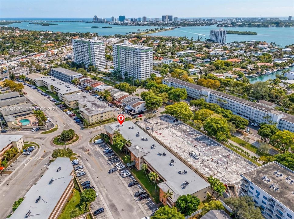 На продажу: $220,000 (2 спален, 2 ванн, 1464 Квадратных фут)