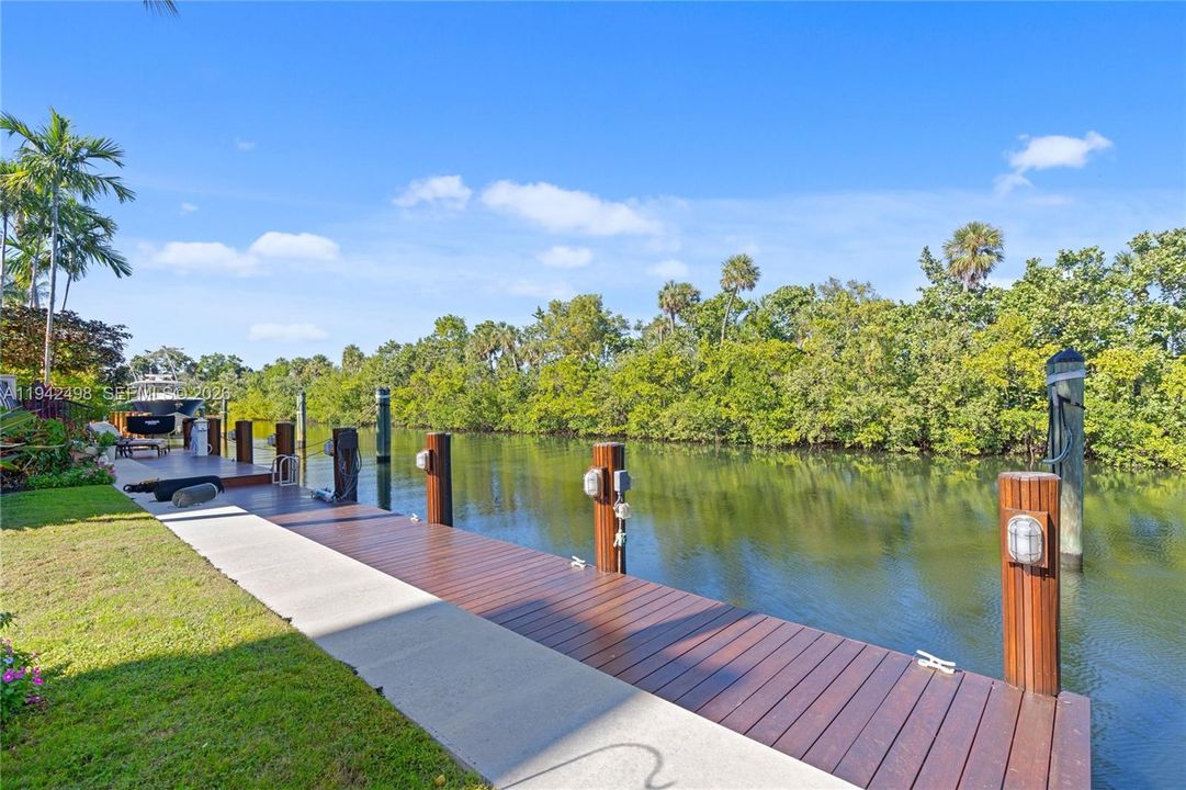 For Sale: $6,870,000 (4 beds, 6 baths, 6777 Square Feet)