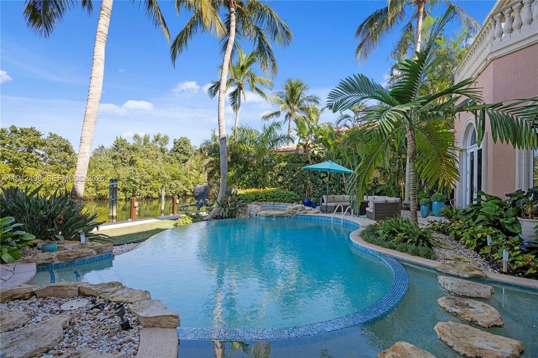 For Sale: $6,870,000 (4 beds, 6 baths, 6777 Square Feet)