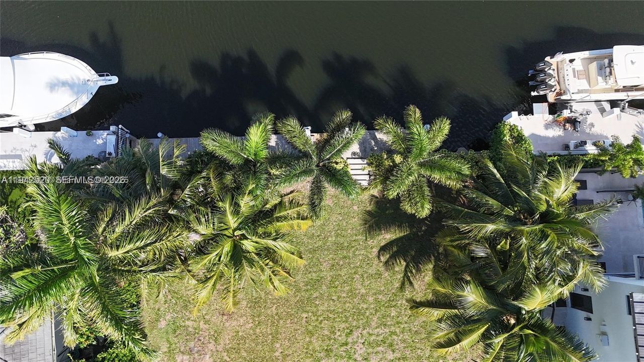 待售: $2,100,000 (0.18 acres)