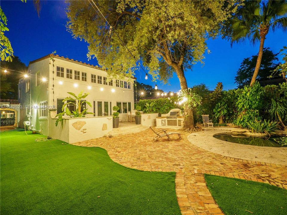 For Sale: $3,290,000 (5 beds, 4 baths, 2629 Square Feet)