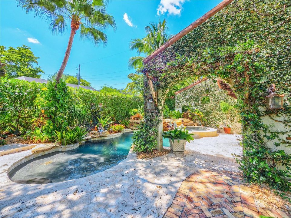 For Sale: $3,290,000 (5 beds, 4 baths, 2629 Square Feet)