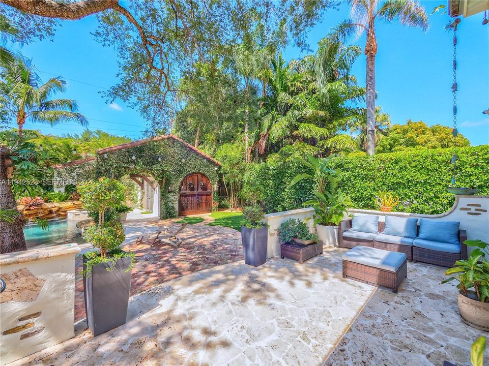 For Sale: $3,290,000 (5 beds, 4 baths, 2629 Square Feet)