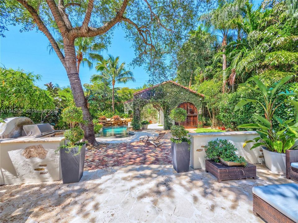 For Sale: $3,290,000 (5 beds, 4 baths, 2629 Square Feet)