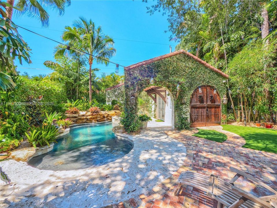 For Sale: $3,290,000 (5 beds, 4 baths, 2629 Square Feet)