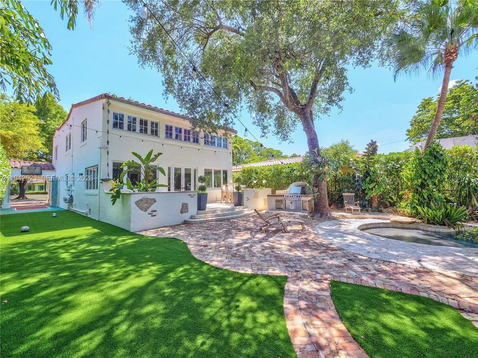 For Sale: $3,290,000 (5 beds, 4 baths, 2629 Square Feet)
