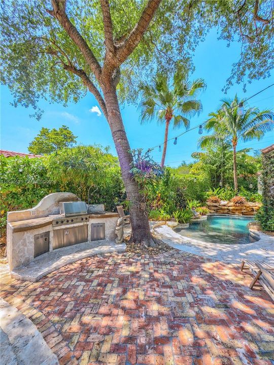 For Sale: $3,290,000 (5 beds, 4 baths, 2629 Square Feet)