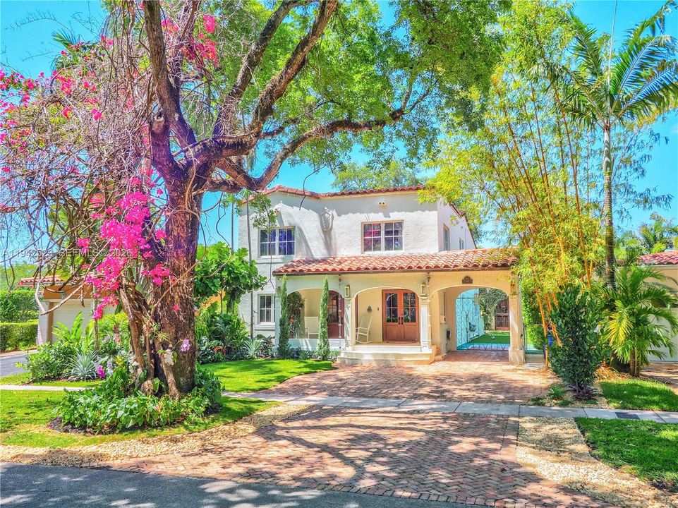 For Sale: $3,290,000 (5 beds, 4 baths, 2629 Square Feet)