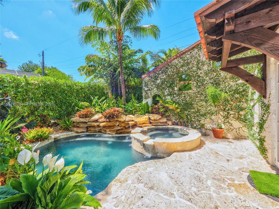 For Sale: $3,290,000 (5 beds, 4 baths, 2629 Square Feet)