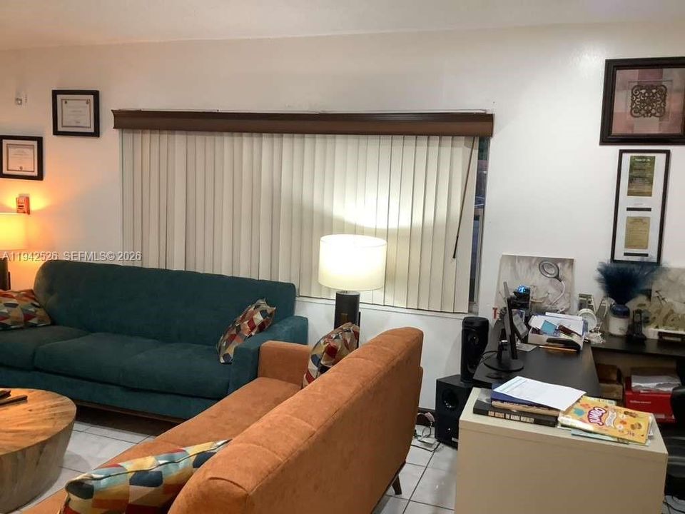 En Venta: $1,150,000 (4 camas, 2 baños, 0 Pies cuadrados)