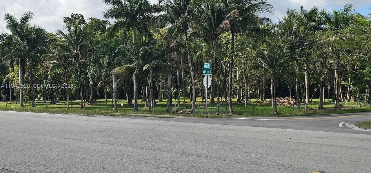 En Venta: $1,300,000 (1.50 acres)