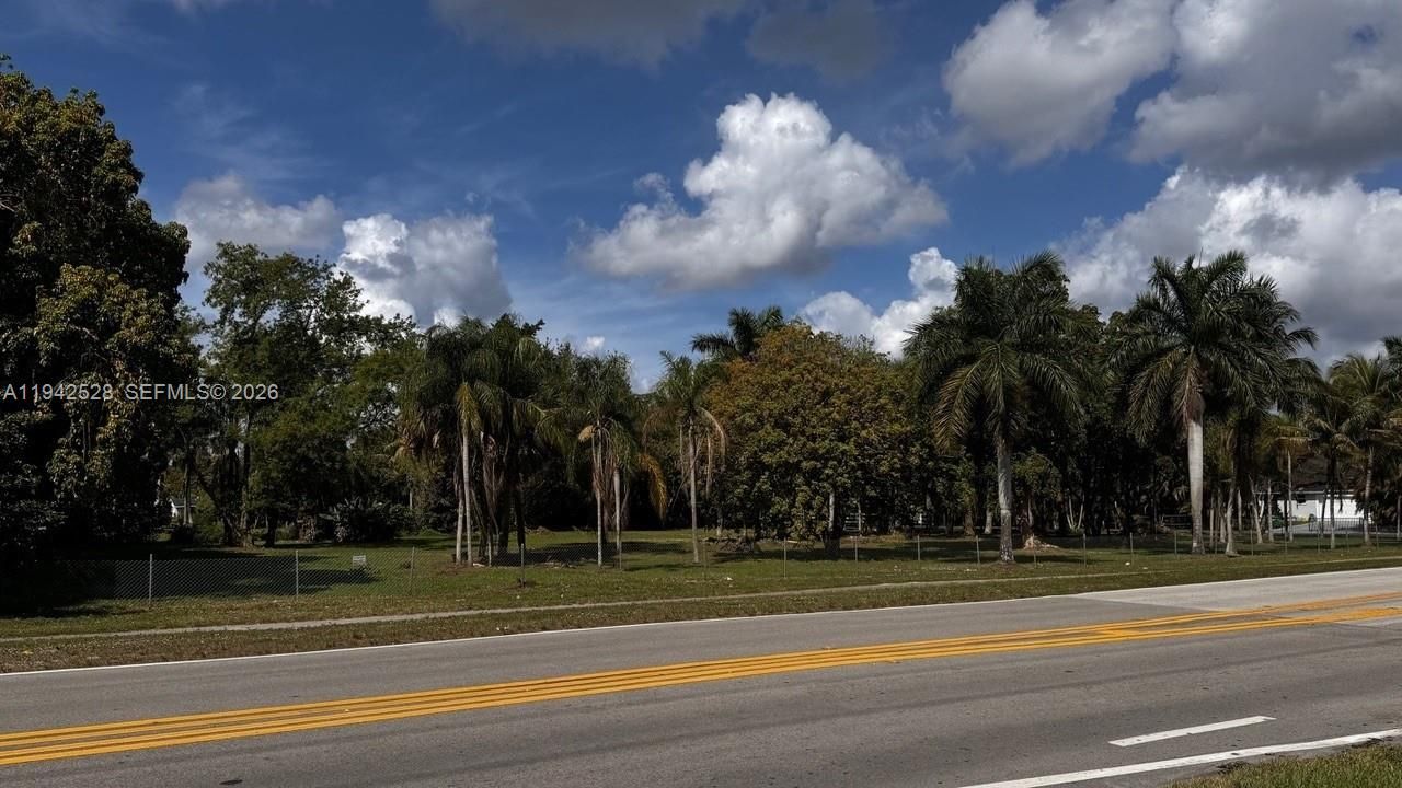 En Venta: $1,300,000 (1.50 acres)